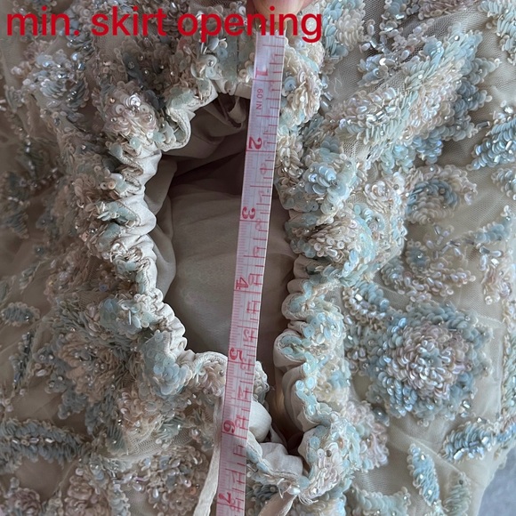 Gorgeous Bridal Lehenga with Dupatta - Picture 5 of 7